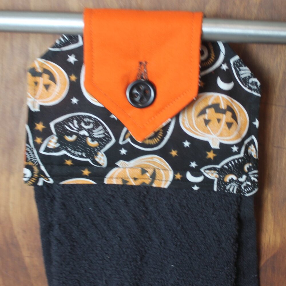 BLACK CAT & PUMPKIN HALLOWEEN HAND TOWEL BLACK TERRY TOWEL HANDMADE HANGING